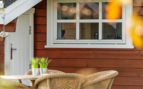 Ruusu - 300M from the Sea: Appartement, Schaduw, Balkon, Stoel, Hek, Buitenmeubels, Aluminium, Kunstgras