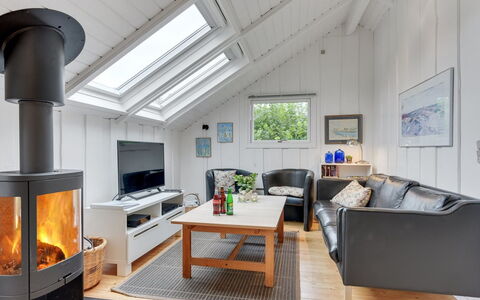 Sella - 500M from the Sea: Dak, Huis, Land Lot, Huis, Verblijf, Landgoed, Garden Gebouwen, Schaduw, Blokhut, Landscaping