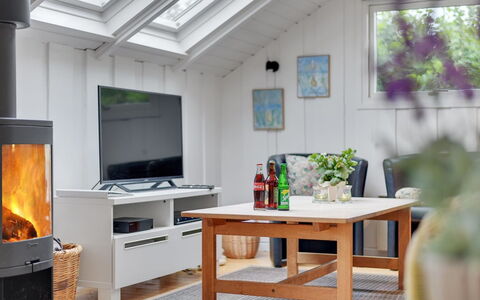 Sella - 500M from the Sea: Dak, Huis, Land Lot, Huis, Verblijf, Landgoed, Garden Gebouwen, Schaduw, Blokhut, Landscaping