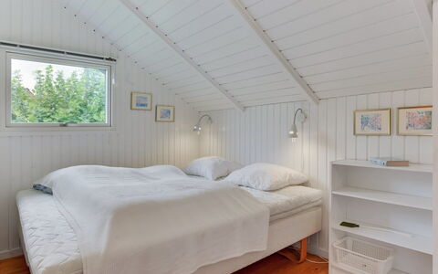 Sella - 500M from the Sea: Dak, Huis, Land Lot, Huis, Verblijf, Landgoed, Garden Gebouwen, Schaduw, Blokhut, Landscaping