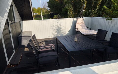 Rieke - 300M from the Sea: Buitenmeubels, Meubilair, Buitentafel, Stoel, Dek, Schaduw, Hardwood, Patio, Beits, Outdoor Structuur