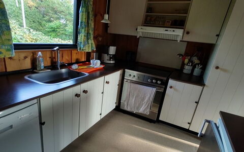 Rieke - 300M from the Sea: Toestel Van De Keuken, Keuken, Countertop, Meubilair, Fornuis, Major Appliance, Flooring, Gasfornuis, Fornuis, Cabinetry