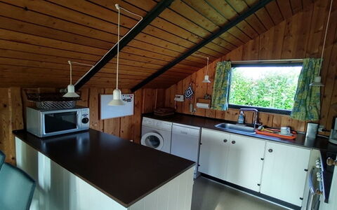 Rieke - 300M from the Sea: Hout, Plafond, Huis, Meubilair, Keuken, Kamer, Verblijf, Hardwood, Beits, Toestel Van De Keuken
