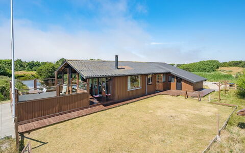 Frigga - 400M from the Sea: Dak, Huis, Huis, Verblijf, Deur, Siding, Dek, Veranda, Plank, Hardwood