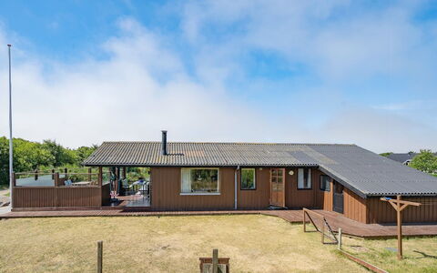 Frigga - 400M from the Sea: Dak, Huis, Huis, Verblijf, Deur, Siding, Dek, Veranda, Plank, Hardwood