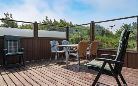 Frigga - 400M from the Sea: Dak, Huis, Huis, Verblijf, Deur, Siding, Dek, Veranda, Plank, Hardwood