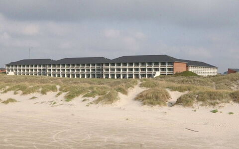 Britt - 100M from the Sea: Dak, Huis, Huis, Verblijf, Deur, Siding, Dek, Veranda, Plank, Hardwood