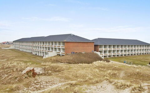 Britt - 100M from the Sea: Dak, Huis, Huis, Verblijf, Deur, Siding, Dek, Veranda, Plank, Hardwood