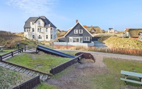 Britt - 100M from the Sea: Dak, Huis, Huis, Verblijf, Deur, Siding, Dek, Veranda, Plank, Hardwood