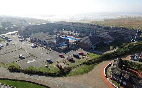 Britt - 100M from the Sea: Dak, Huis, Huis, Verblijf, Deur, Siding, Dek, Veranda, Plank, Hardwood