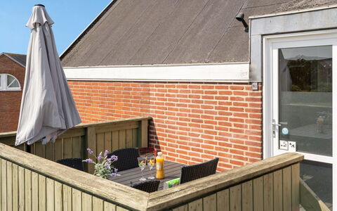 Roya - 1.9Km from the Sea: Meubilair, Interieur Ontwerp, Stoel, Flooring, Tafel, Toevlucht, Verdieping, Plafond, Kamer, Eco Hotel