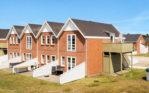 Roya - 1.9Km from the Sea: Meubilair, Interieur Ontwerp, Stoel, Flooring, Tafel, Toevlucht, Verdieping, Plafond, Kamer, Eco Hotel