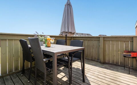 Roya - 1.9Km from the Sea: Meubilair, Interieur Ontwerp, Stoel, Flooring, Tafel, Toevlucht, Verdieping, Plafond, Kamer, Eco Hotel