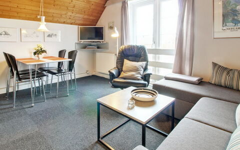 Roya - 1.9Km from the Sea: Meubilair, Interieur Ontwerp, Stoel, Flooring, Tafel, Toevlucht, Verdieping, Plafond, Kamer, Eco Hotel