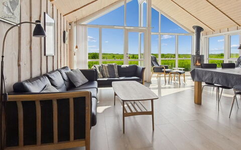Jonna - 700M from the Sea: Hout, Huis, Verdieping, Plafond, Houten Vloer, Deur, Veranda, Verblijf, Hardwood, Stoel