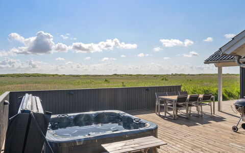 Jonna - 700M from the Sea: Dak, Land Lot, Verblijf, Huis, Landelijk Gebied, Schuur, Siding, Garden Gebouwen, Blokhut, Hut