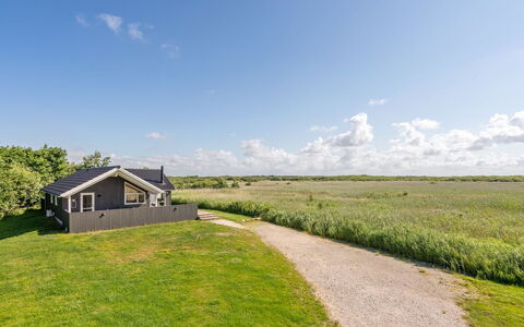 Jonna - 700M from the Sea: Dak, Land Lot, Verblijf, Huis, Landelijk Gebied, Schuur, Siding, Garden Gebouwen, Blokhut, Hut