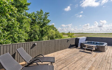 Jonna - 700M from the Sea: Dak, Land Lot, Verblijf, Huis, Landelijk Gebied, Schuur, Siding, Garden Gebouwen, Blokhut, Hut