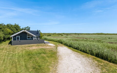 Jonna - 700M from the Sea: Dak, Land Lot, Verblijf, Huis, Landelijk Gebied, Schuur, Siding, Garden Gebouwen, Blokhut, Hut