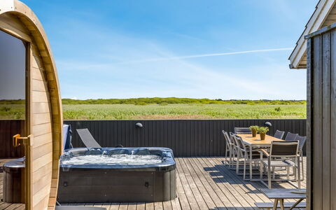 Jonna - 700M from the Sea: Dak, Land Lot, Verblijf, Huis, Landelijk Gebied, Schuur, Siding, Garden Gebouwen, Blokhut, Hut