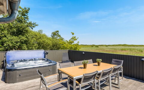 Jonna - 700M from the Sea: Dak, Land Lot, Verblijf, Huis, Landelijk Gebied, Schuur, Siding, Garden Gebouwen, Blokhut, Hut