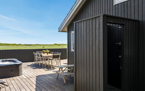 Jonna - 700M from the Sea: Dak, Land Lot, Verblijf, Huis, Landelijk Gebied, Schuur, Siding, Garden Gebouwen, Blokhut, Hut