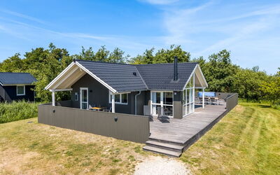 Jonna - 700M from the Sea