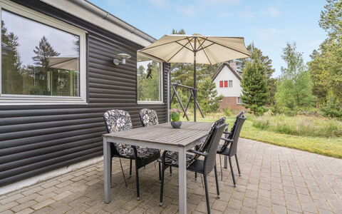 Bjarka - 2.9Km from the Sea: Verblijf, Huis, Huis, Dak, Veranda, Landgoed, Siding, Garden Gebouwen, Boerderij, Werf