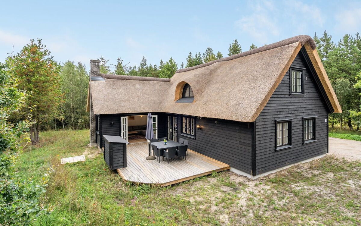 emmeli - 1.2km From The Sea