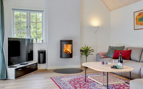 Emmeli - 1.2Km from the Sea: Flooring, Verdieping, Interieur Ontwerp, Meubilair, Houten Vloer, Houtkachel, Kamer, Woonkamer, Haard, Beits