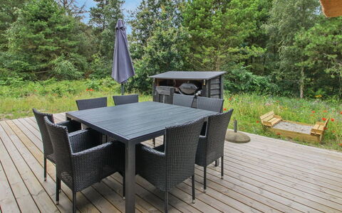 Emmeli - 1.2Km from the Sea: Hout, Meubilair, Buitenmeubels, Tafel, Buitentafel, Stoel, Schaduw, Tuin, Hardwood, Dek