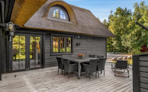 Emmeli - 1.2Km from the Sea: Hout, Verblijf, Dek, Hardwood, Plank, Veranda, Houten Vloer, Siding, Thatching, Blokhut