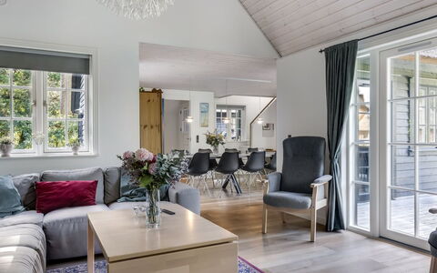 Emmeli - 1.2Km from the Sea: Interieur Ontwerp, Hout, Plafond, Meubilair, Flooring, Huis, Bankstel, Woonkamer, Verdieping, Verlichting