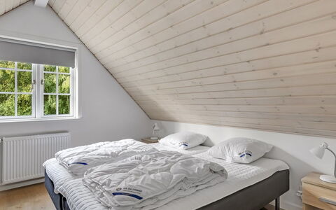 Emmeli - 1.2Km from the Sea: Hout, Slaapkamer, Bed, Flooring, Verdieping, Plafond, Interieur Ontwerp, Huis, Bedding, Bed Frame