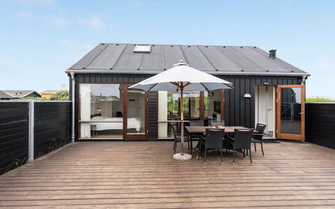 Elara - 200M from the Sea: Struik, Stedelijk Ontwerp, Groundcover, Steen, Appartement, Landgoed, Metselwerk, Balkon, Landscaping