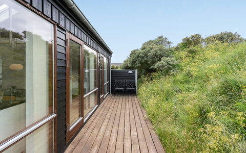 Elara - 200M from the Sea: Struik, Stedelijk Ontwerp, Groundcover, Steen, Appartement, Landgoed, Metselwerk, Balkon, Landscaping