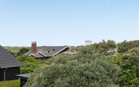 Elara - 200M from the Sea: Struik, Stedelijk Ontwerp, Groundcover, Steen, Appartement, Landgoed, Metselwerk, Balkon, Landscaping