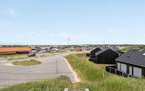 Elara - 200M from the Sea: Struik, Stedelijk Ontwerp, Groundcover, Steen, Appartement, Landgoed, Metselwerk, Balkon, Landscaping