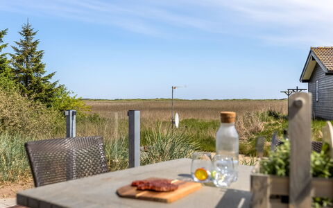 Eldora - 1.4Km from the Sea: Meubilair, Hout, Interieur Ontwerp, Flooring, Verdieping, Stoel, Kamer, Plafond, Woonkamer, Appartement
