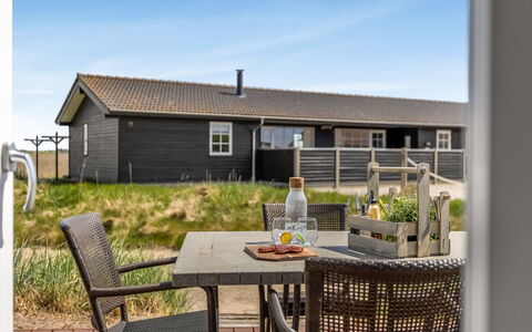 Eldora - 1.4Km from the Sea: Meubilair, Hout, Interieur Ontwerp, Flooring, Verdieping, Stoel, Kamer, Plafond, Woonkamer, Appartement