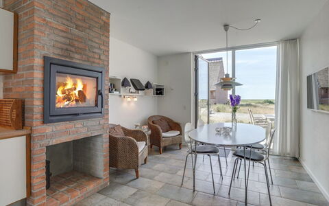 Helgo - 250M from the Sea: Hout, Flooring, Meubilair, Steen, Verdieping, Haard, Metselwerk, Woonkamer, Stoel, Beits
