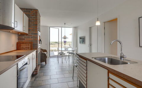 Helgo - 250M from the Sea: Muur, Flooring, Verdieping, Countertop, Meubilair, Keuken, Cabinetry, Samengesteld Materiaal, Appartement, Beits