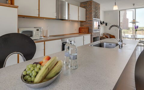 Helgo - 250M from the Sea: Countertop, Keuken, Interieur Ontwerp, Cabinetry, Meubilair, Flooring, Toestel Van De Keuken, Plafond, Lichte Inrichting, Verlichting