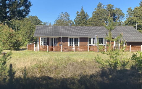 Orpah - 2.5Km from the Sea: Meubilair, Hout, Interieur Ontwerp, Flooring, Verdieping, Stoel, Kamer, Plafond, Woonkamer, Appartement