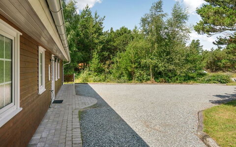 Orpah - 2.5Km from the Sea: Meubilair, Hout, Interieur Ontwerp, Flooring, Verdieping, Stoel, Kamer, Plafond, Woonkamer, Appartement
