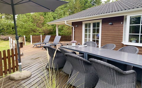 Orpah - 2.5Km from the Sea: Meubilair, Hout, Interieur Ontwerp, Flooring, Verdieping, Stoel, Kamer, Plafond, Woonkamer, Appartement