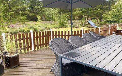 Orpah - 2.5Km from the Sea: Meubilair, Hout, Interieur Ontwerp, Flooring, Verdieping, Stoel, Kamer, Plafond, Woonkamer, Appartement