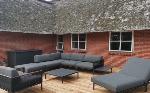 Harpa - 2.5Km from the Sea: Hout, Huis, Veranda, Dek, Hardwood, Dak, Beits, Houten Vloer, Eco Hotel