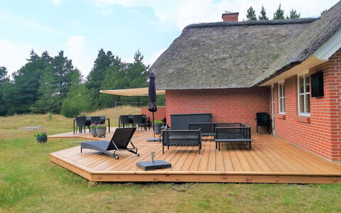 Harpa - 2.5Km from the Sea: Hout, Huis, Veranda, Dek, Hardwood, Dak, Beits, Houten Vloer, Eco Hotel