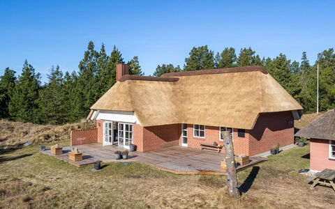 Harpa - 2.5Km from the Sea: Hout, Huis, Veranda, Dek, Hardwood, Dak, Beits, Houten Vloer, Eco Hotel